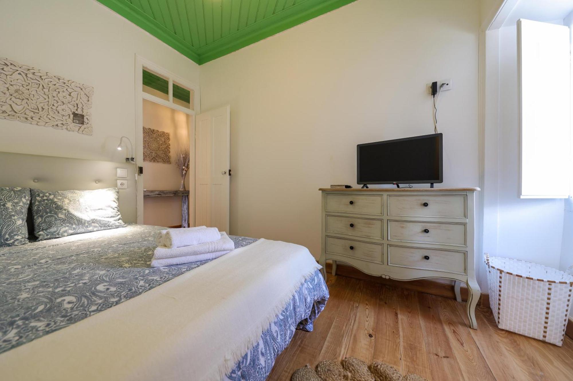 Renovated Wine Press House - With Pool Villa Porto de Mos  Room photo