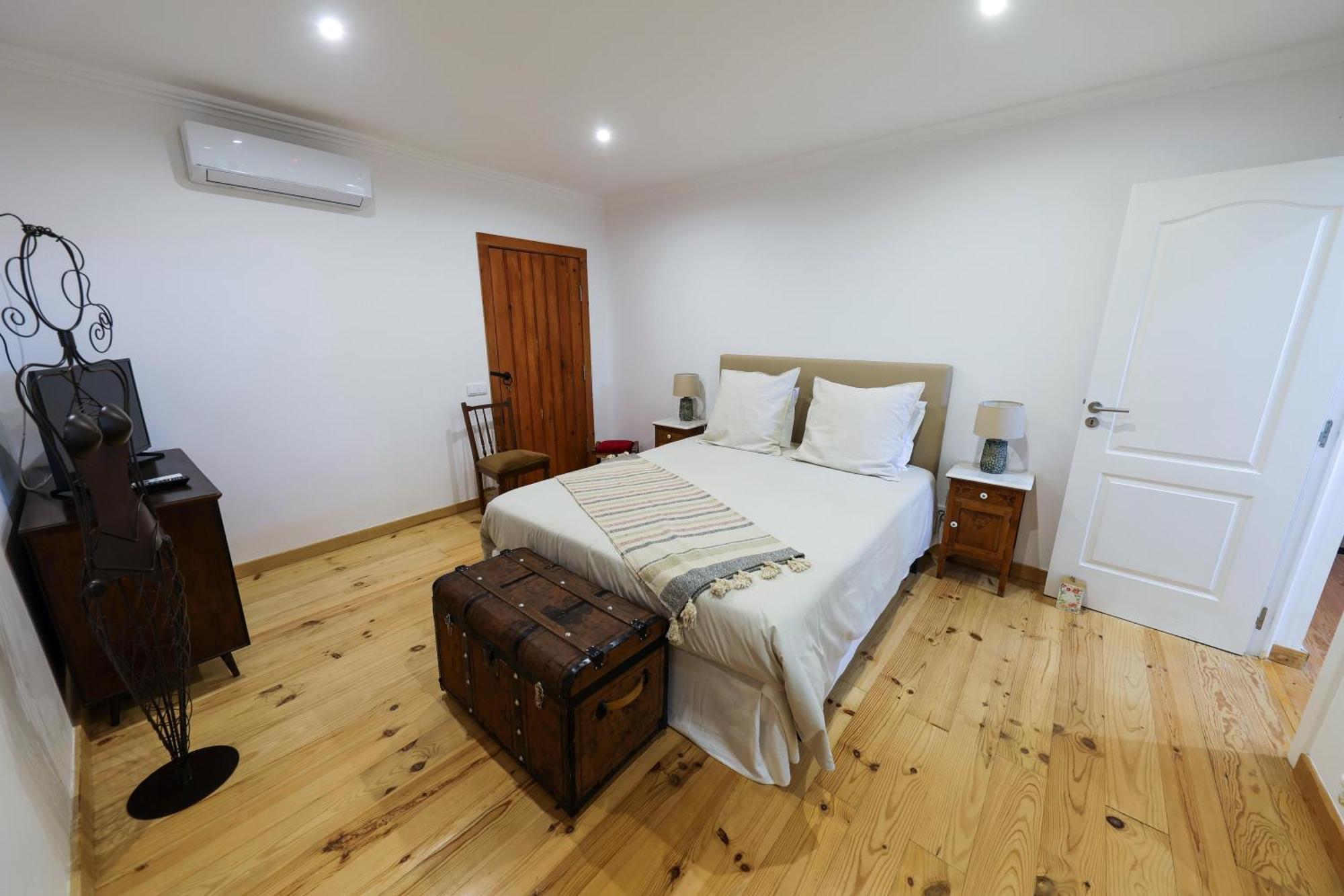 Renovated Wine Press House - With Pool Villa Porto de Mos  Room photo