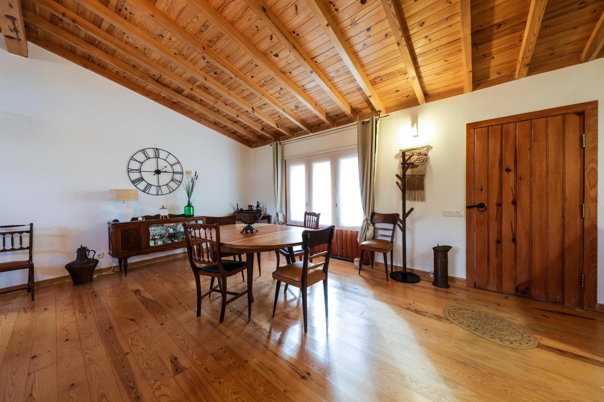 Renovated Wine Press House - With Pool Villa Porto de Mos  Room photo